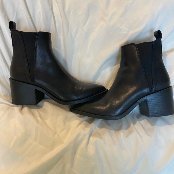 Steve Madden leather booties - Picture 2 of 2